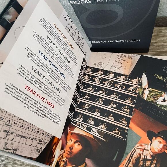 Garth Brooks The Anthology Part 1 Collector Book - Picture 3 of 6